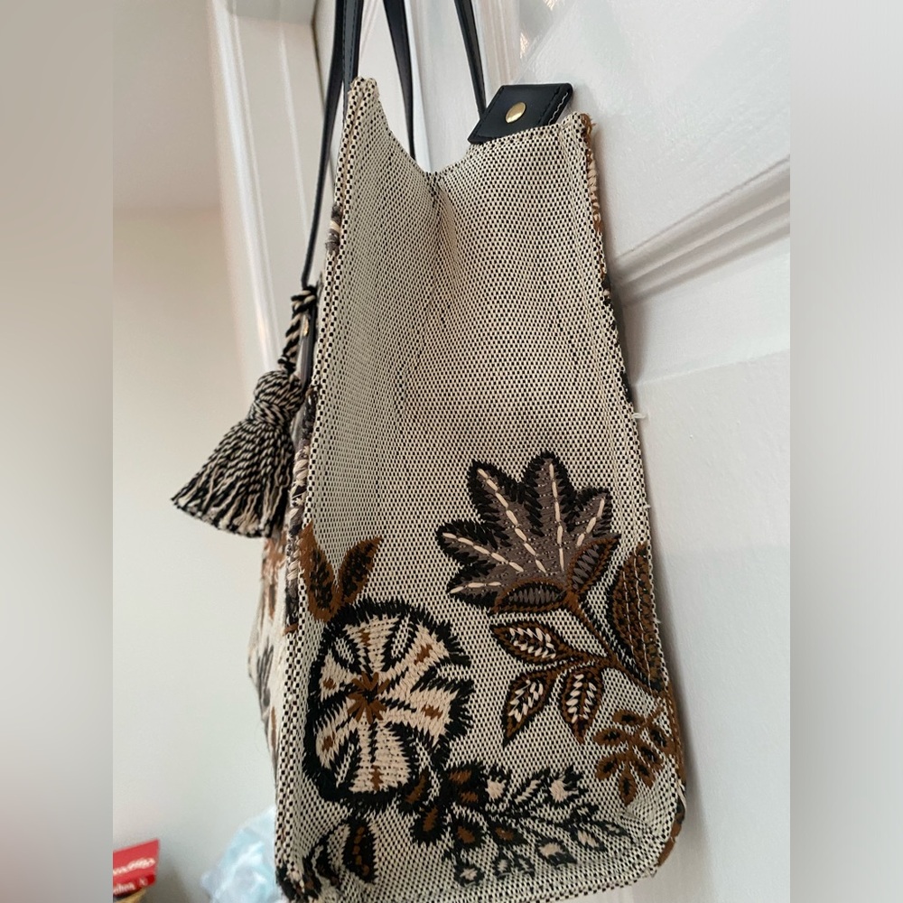 Spartina 449 Floral Tapestry Tote in Beige, Brown & Black NWOT - Picture 9 of 11